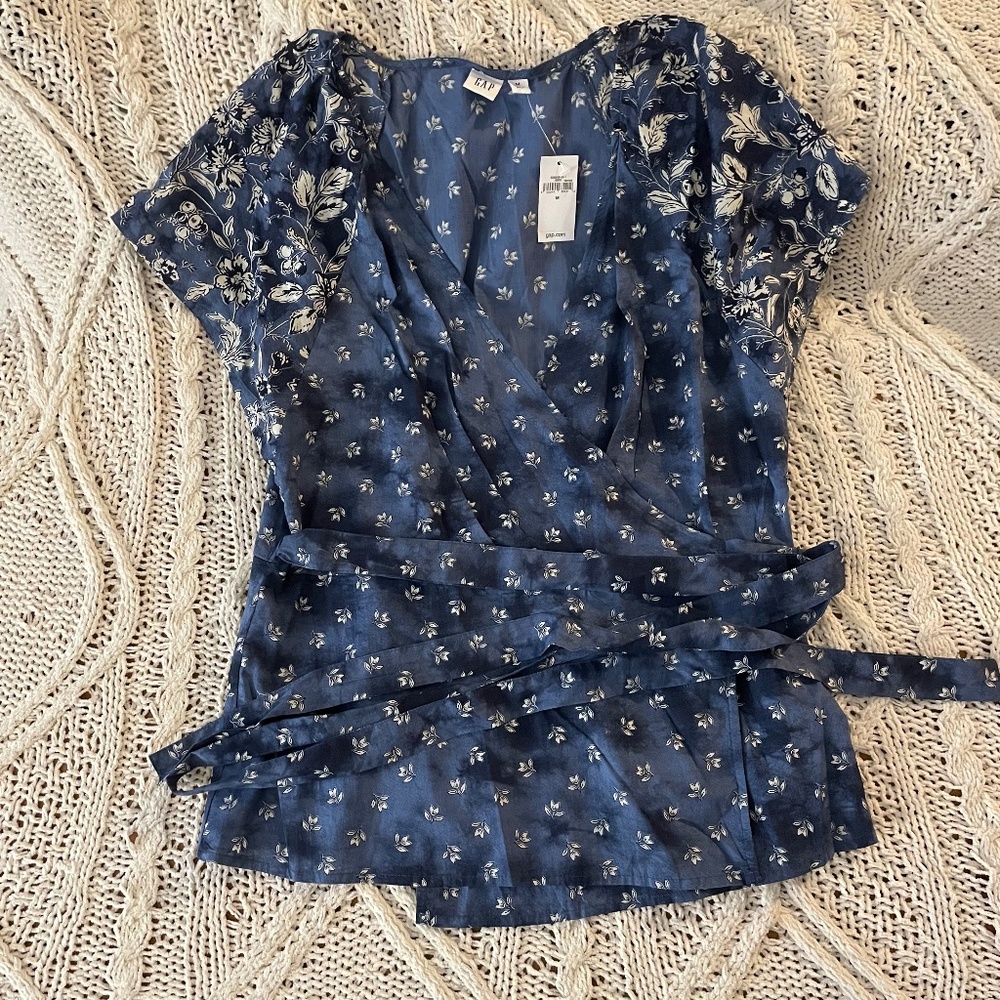 Gap Blue Floral Print Wrap Blouse NWT Women's Size M